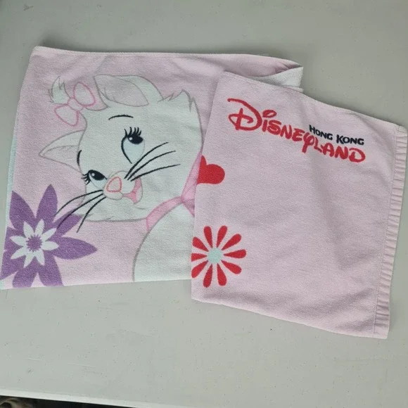 Disney Hong Kong Disneyland Beach Towel Marie Cat Pink Flowers 29x57 Cotton