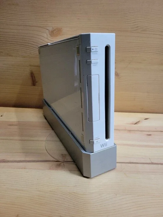 Nintendo Wii Console FOR PARTS OR REPAIR (Powers on, Wont Read disc's)