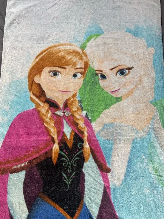 Disney Frozen Anna and Elsa Pink Blue Bath Towel