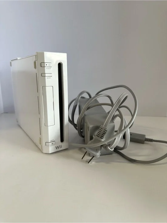 Nintendo Wii RVL-001 Gamecube Compatible White Console W/Cords Missing sensor
