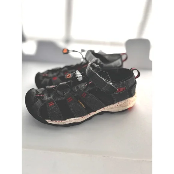 Keen Newport H2 Kids Sandals‎ Black Grey Red Bungee Strap Water Shoes Size 2