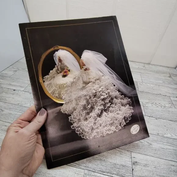 Annies Bridedoll‎ Gown 1996 Vintage Crochet Craft Booklet Pattern