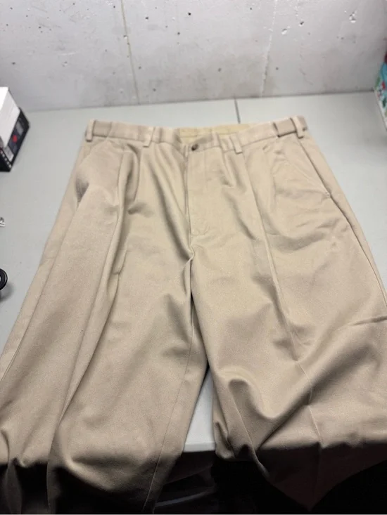 Roundtree & Yorke Men's Khaki Dress Pants