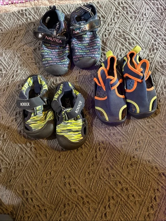 Toddlers water shoes sizes 5, 6, and 7. Minimal wear, Nautical,Oshkosh, and more