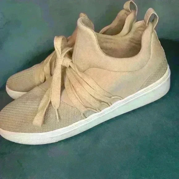 Womens lancer STEVE MADDEN sneakers size 9.5