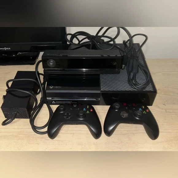 Xbox One w/ Kinect (Day one Edition)