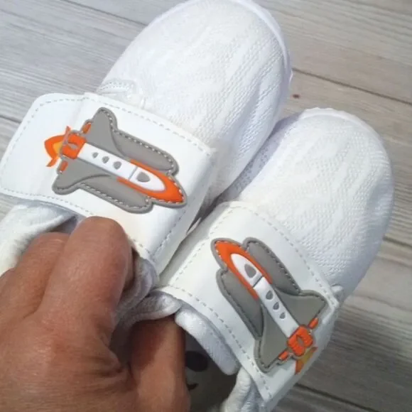 (19-3281)   LeIsfIt Toddler Water Shoes Sz 7