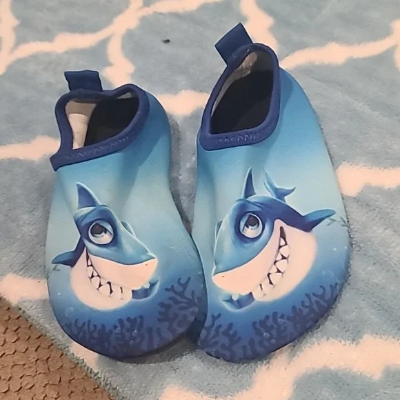 ❤️10/$20 Kids water shoes