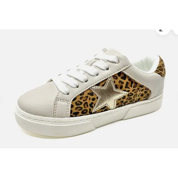 A New Day Sneakers Women 8 Beige Leopard Star Lace Up Fashion NWT