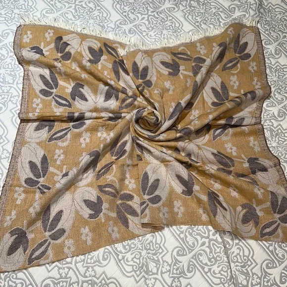 Reversible Cotton Beach Towel/Throw Blanket with tulip pattern