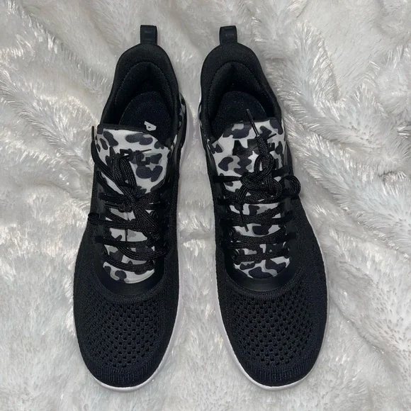 APL teckloom tracer size 9 NWOT black white leopard print