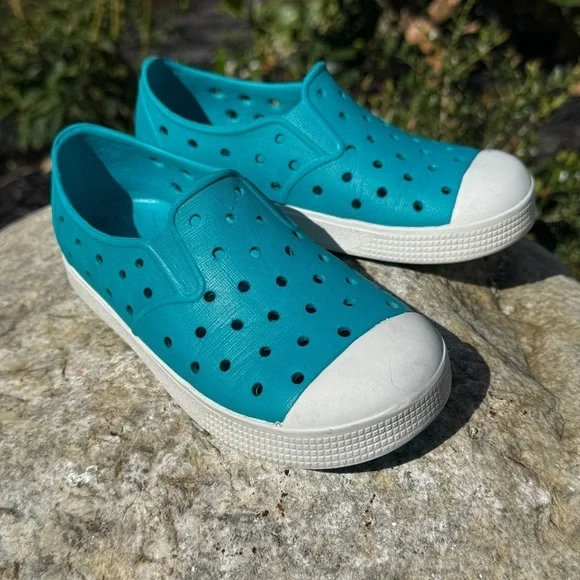 Old Navy Unisex Blue Slip-On Rubber Water Shoes Size 9 Casual Summer Vacation