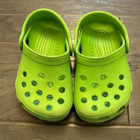 Crocs bright lime green clogs toddler size C 4 5