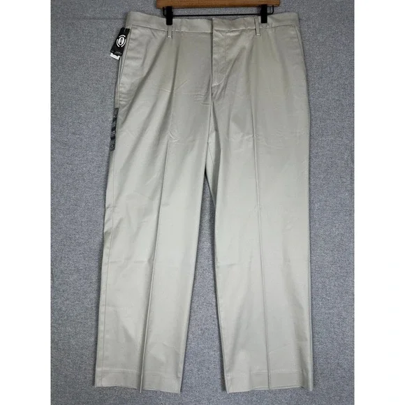 NEW Dockers Iron Free Khakis Mens 38x30 Beige Straight Fit D2 Chino Pants
