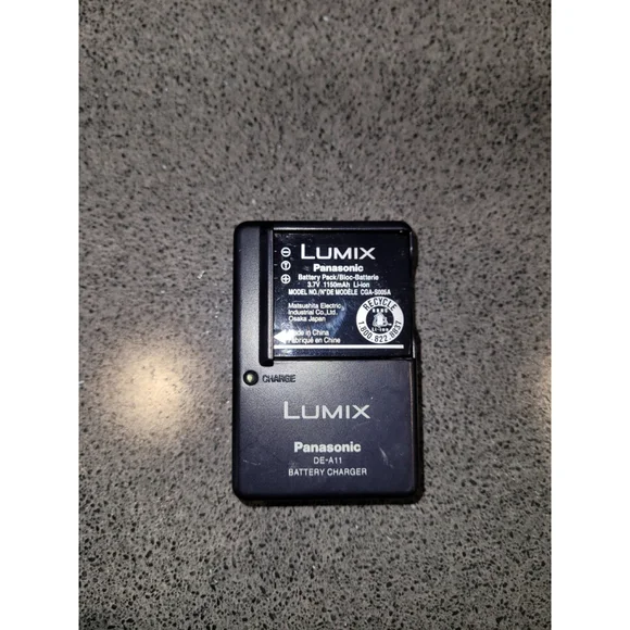 Panasonic Lumix DE-A11 Battery Charger CGS-S005A Li-ion Battery Pack WORKS *