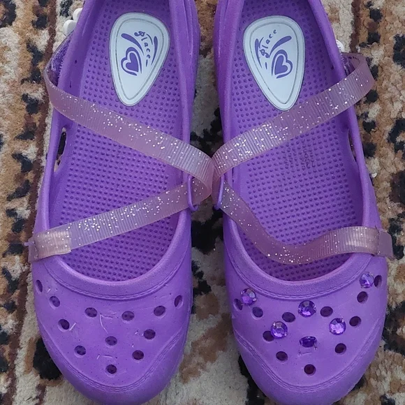 Children's Place Water Shoes, Purple w Rhinestones, floral/glitter strap, Size