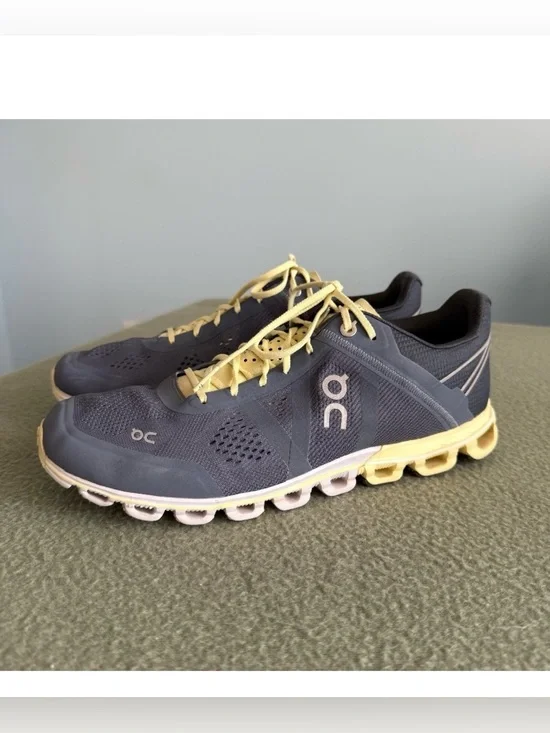 On Cloud Cloudflow Running Shoes Women’s Size W 10 Gray Yellow Athletic Sneakers