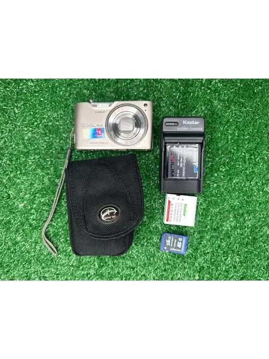 CASIO Exilim EX-Z450 12.1 MP Digital Compact Camera 14 gb SD Card With Charger