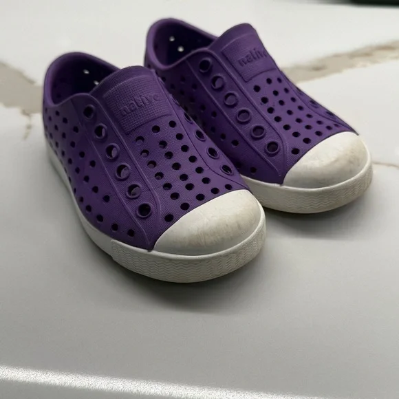 NATIVE Jefferson Purple Waterproof SlipOn Shoes Size C6
