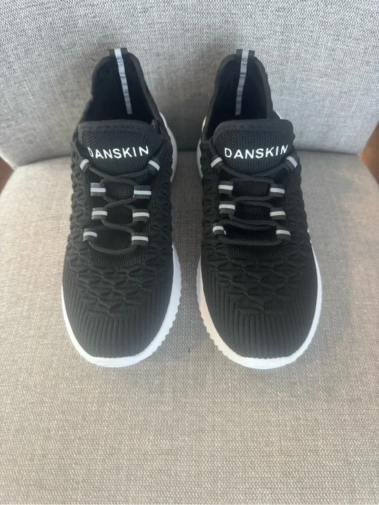 Danskin Size 7 Black Lightweight Athletic Sneakers Athleisure Running Shoes