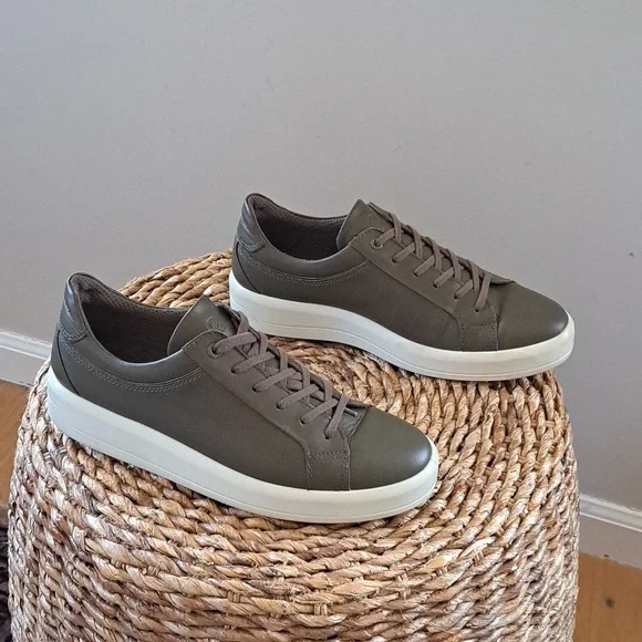 Ecco Womens Olive Green Leather Casual/Athleisure Platform Sneakers EU40/US9-9.5