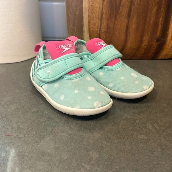 Speedo Girls Water shoes size 5c