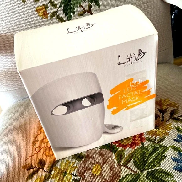 L( A )B LED FACIAL MASK
