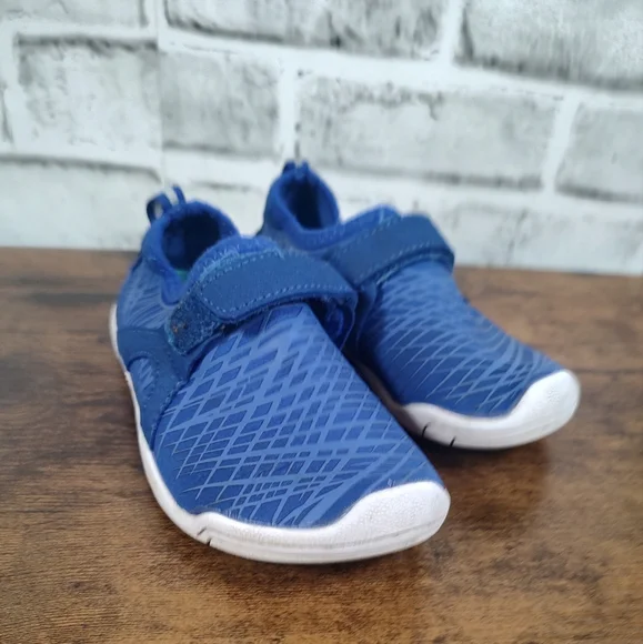 Unbranded toddler shoes size 10.5 laceless slip on strap water shoes blue
