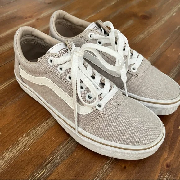 Women’s Vans Taupe Ward Skate Shoes. Size 7.