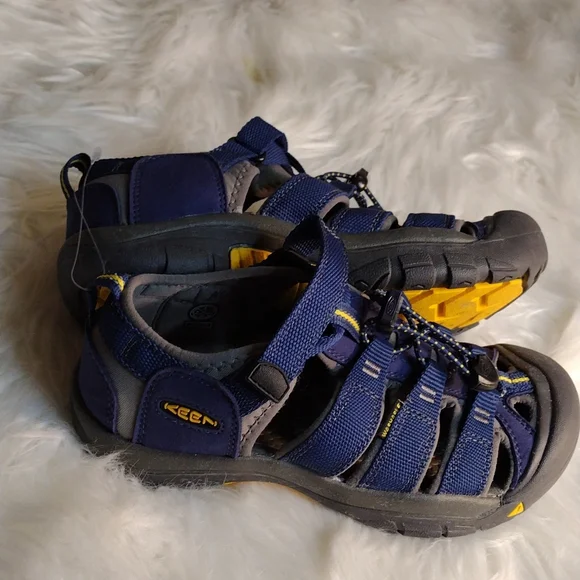 Keen Newport H2 outdoor hiking sandal shoe. unisex Sz 4