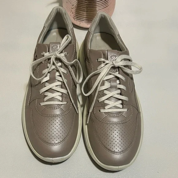 Ecos Footwear Taupe Lace-Up Sneakers with Cream Soles