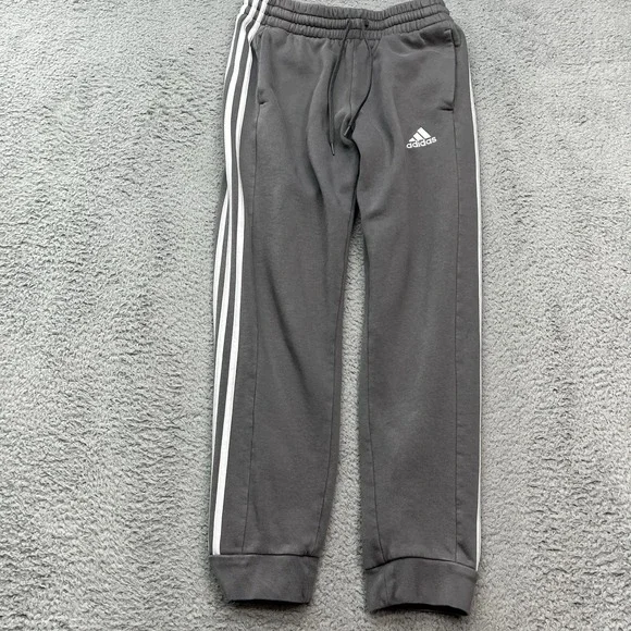 Adidas Essentials Fleece Sweatpants Mens M Gray 3 Stripe Tapered Cuff‎ Joggers