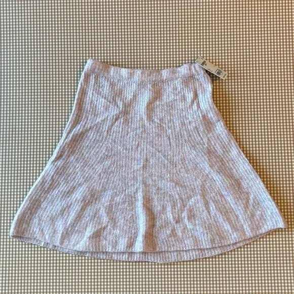 Oshkosh‎ girl sweater skirt. Size 7. NWT