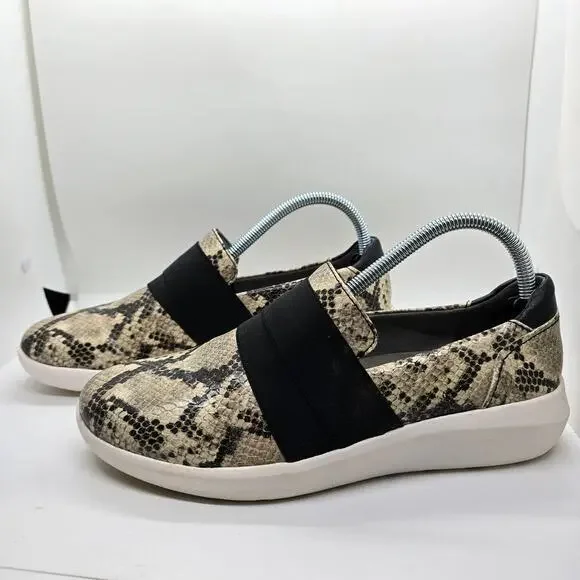 Clarks Kayleigh River Loafers-Snake Skin design-Women's‎ 8.5