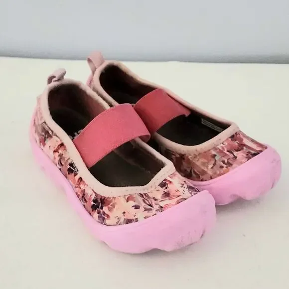 Crocs little girl size 9 pink