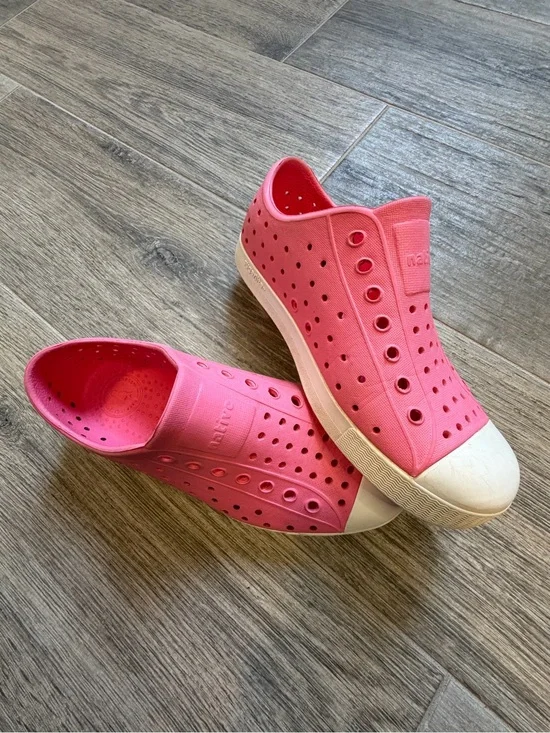 Native Pink Slip On Shoes Girls Size J1 Excellent Loafer Water Shoe Casual