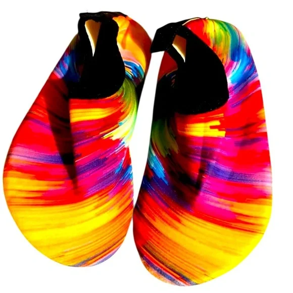 EUC Kids Water Shoes, Tie Dye, Unisex, Sz 12.5, 13, EU30, EU31, Like new​