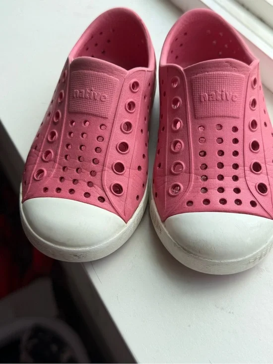 Native Jefferson Slip-On Kids Water Shoes in Pink with White Toe