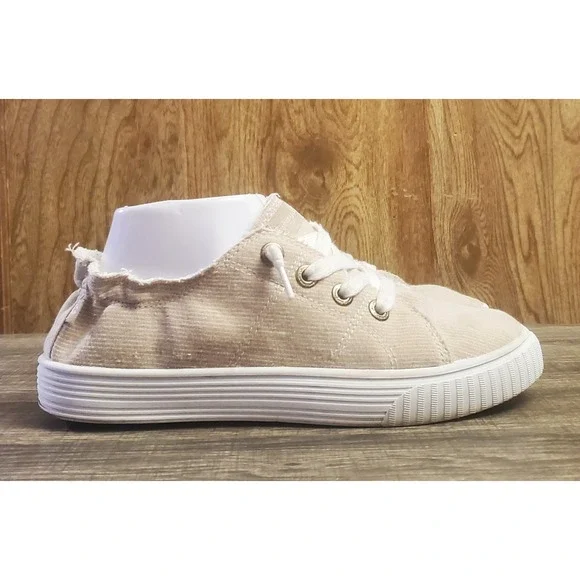 Tommy Bahama Slip On Sneakers Women's Size‎ 7.5 Tan