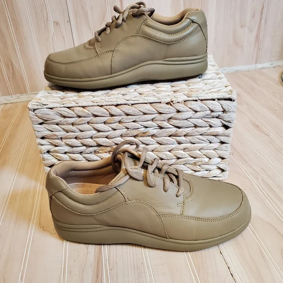 Hush Puppies Women's Power Walker Casual Shoes Taupe Size 8.5 Lace Up Sneaker
