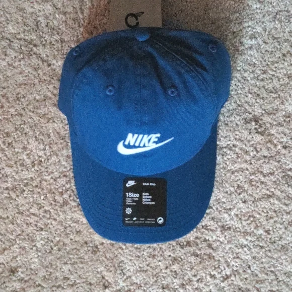 NWT Kids Nike Club Cap
