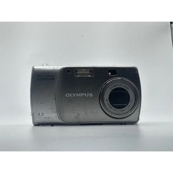 Olympus Camedia D-540 Zoom 3.2MP Digital Camera Silver Untested For Parts/Repair