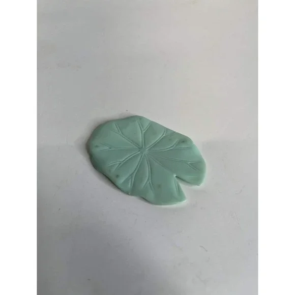 LPS ACCESSORY or doll house part Green leaf