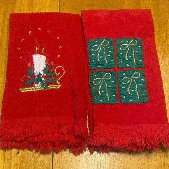 Two Vintage Unbranded Fingertip Towels Red Christmas Embroidered Thailand
