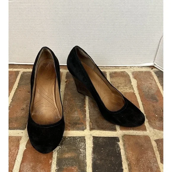 Clarks Indigo Black Suede Wedge Pumps Women's 9 Business Casual Comfort Shoes