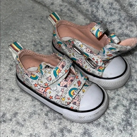 Converse Chuck Taylor All Star Rainbow Castle 2v Toddler size 4 US