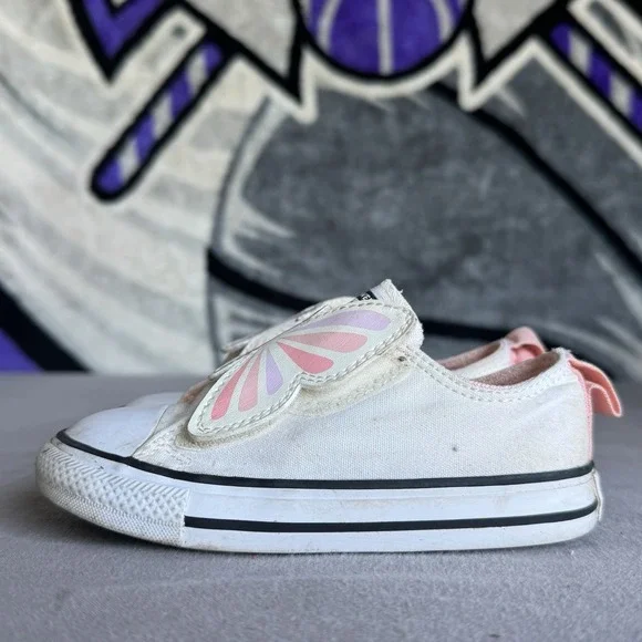 Size 8c - Girl's Sneakers Converse Chuck Taylor All Star Butterfly Shoes