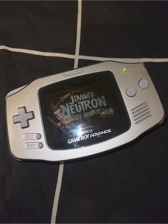 Gameboy Advance (Platinum) - Limited edition