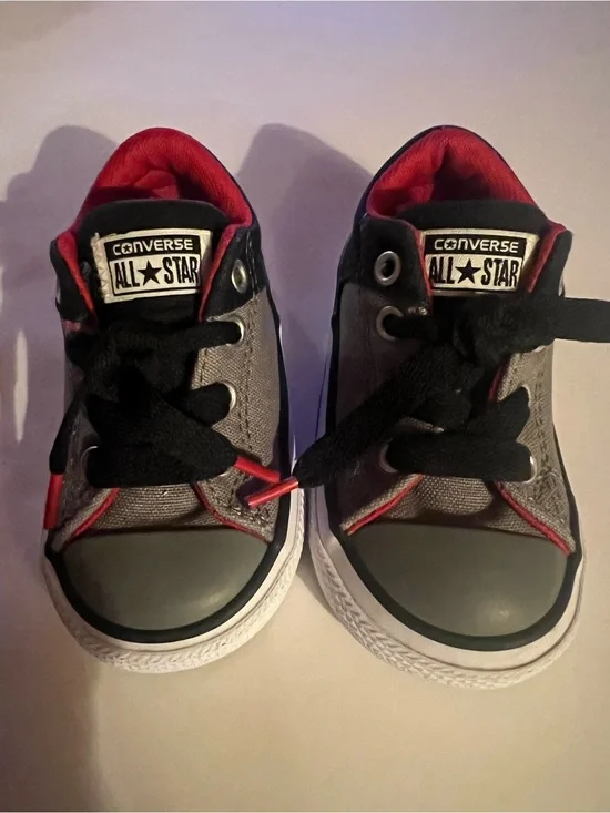 Converse All Star Chuck Taylor Toddler size 5 Gray and Red Lowtop