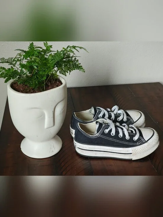 Converse sneakers size 10.5